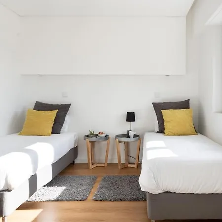 Plum Guide - The Honey Sapphire Appartement Lisboa